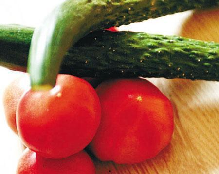 佛手瓜黄瓜西红柿一起吃,营养美味健康搭配新主张”