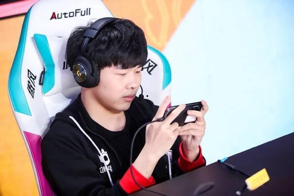 瓶子吃瓜转会最新,瓶子吃瓜转会风云再起